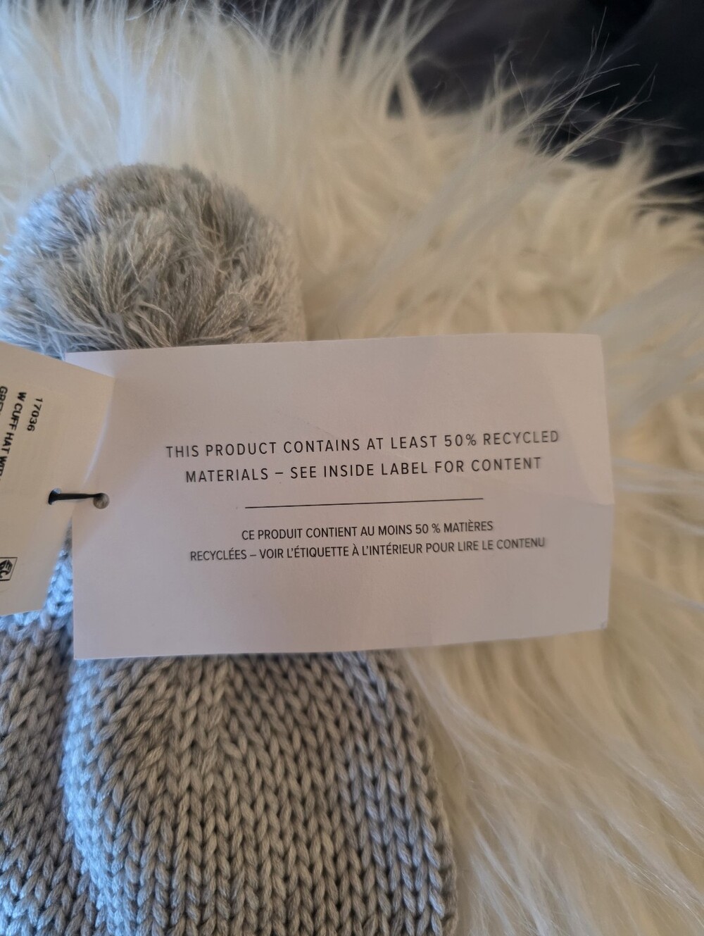 NWT- UGG Cuff Knit Beanie With Yarn Pom (Grey Heather) - Picture 4 of 6